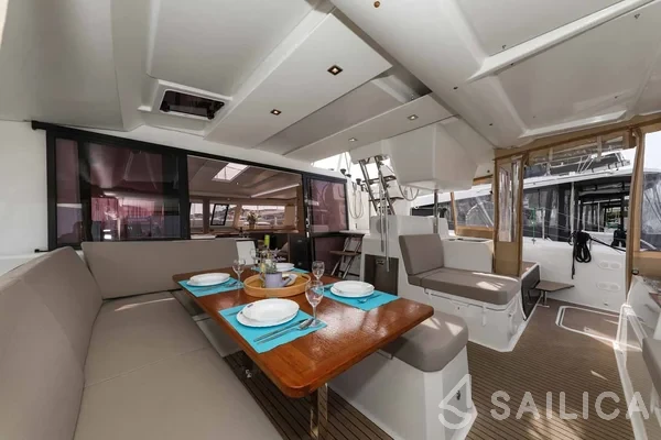 Astréa 42 - Yacht Charter Sailica