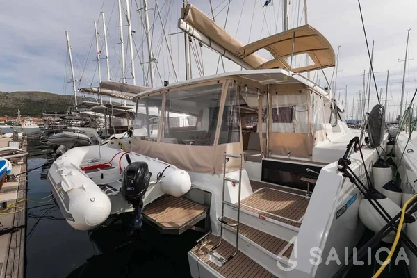 Astréa 42 - Yacht Charter Sailica