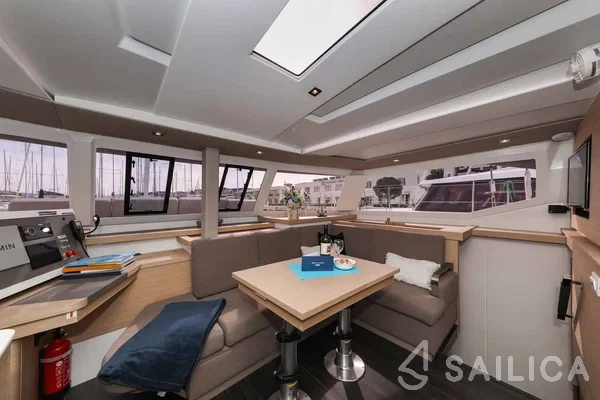 Astréa 42 - Yacht Charter Sailica