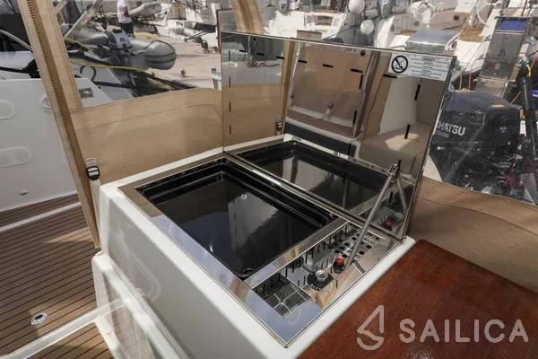 Astréa 42 - Yacht Charter Sailica