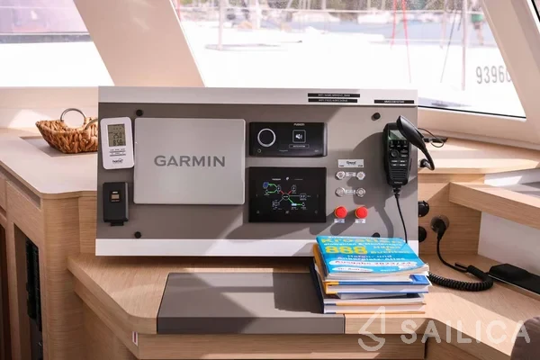 Astréa 42 - Yacht Charter Sailica