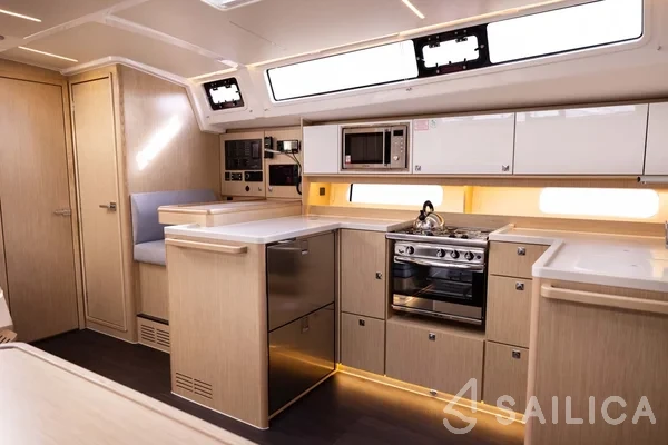 Bavaria 46 Cruiser - Yacht Charter Sailica