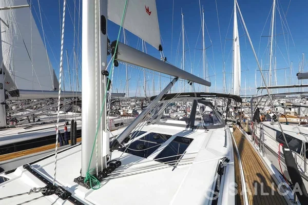 Bavaria 46 Cruiser - Yacht Charter Sailica