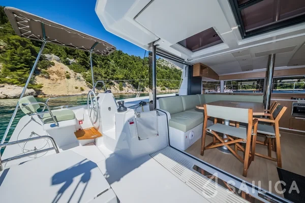 Bali Catsmart - Yacht Charter Sailica