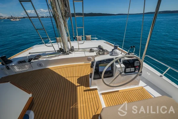 Bali 4.8  - Yacht Charter Sailica