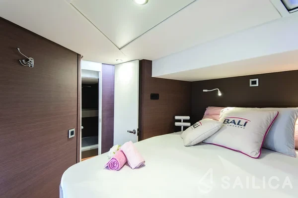 Bali 4.8  - Yacht Charter Sailica
