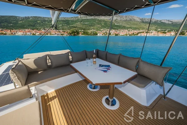 Bali 4.8  - Yacht Charter Sailica