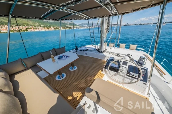 Bali 4.8  - Yacht Charter Sailica