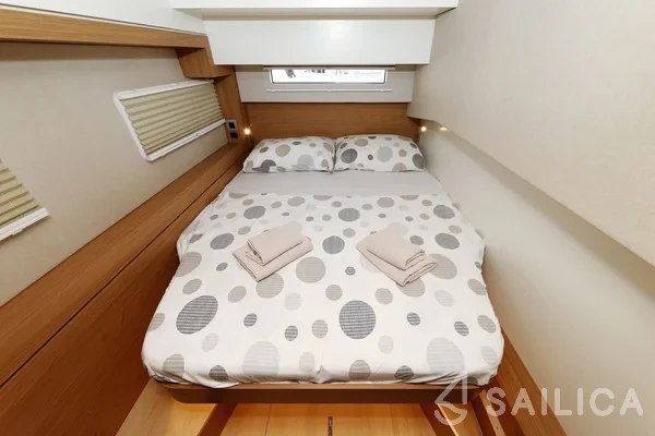 Bali 4.2 - Yacht Charter Sailica