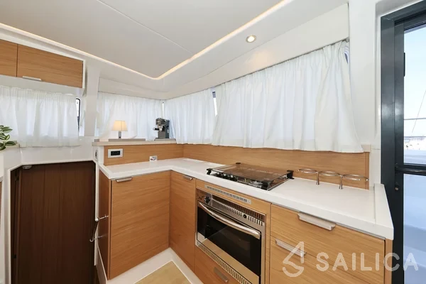 Bali 4.2 - Yacht Charter Sailica