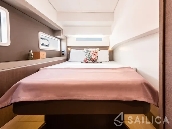 Bali 4.2 - Yacht Charter Sailica