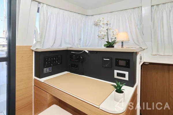 Bali 4.2 - Yacht Charter Sailica