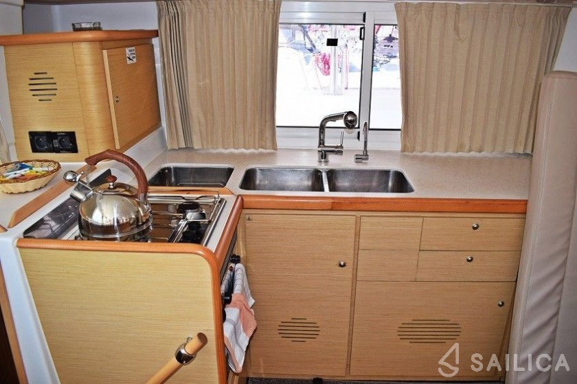Lagoon 440 - Yacht Charter Sailica