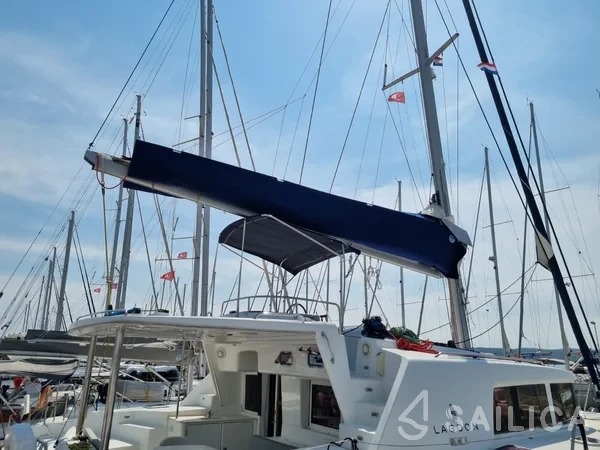 Lagoon 440 - Yacht Charter Sailica