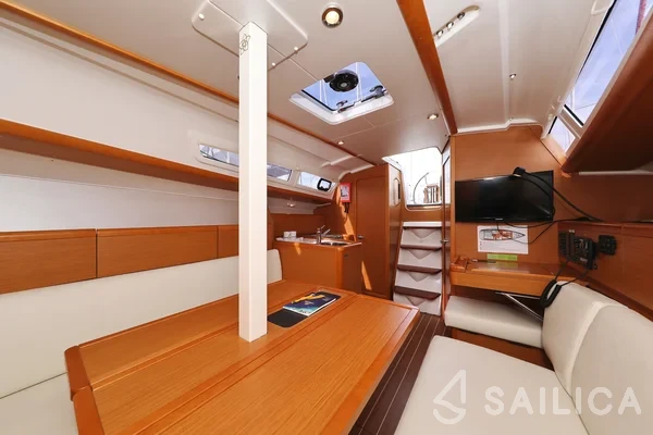 Sun Odyssey 33i - Yacht Charter Sailica