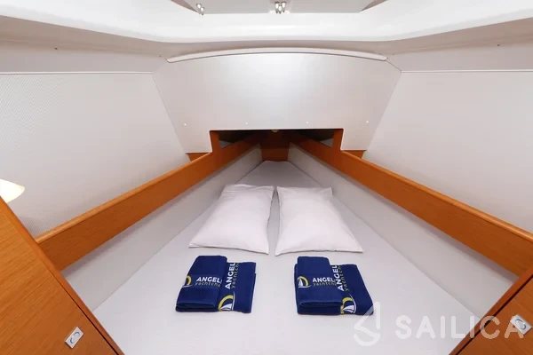 Sun Odyssey 33i - Yacht Charter Sailica