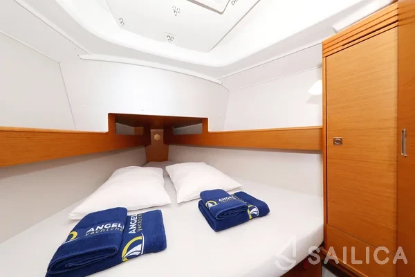 Sun Odyssey 33i - Yacht Charter Sailica