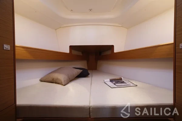 Sun Odyssey 33i - Yacht Charter Sailica