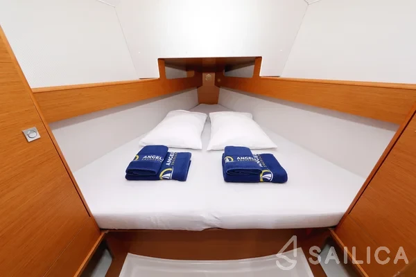 Sun Odyssey 33i - Yacht Charter Sailica