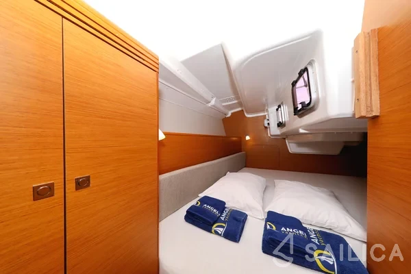 Sun Odyssey 33i - Yacht Charter Sailica
