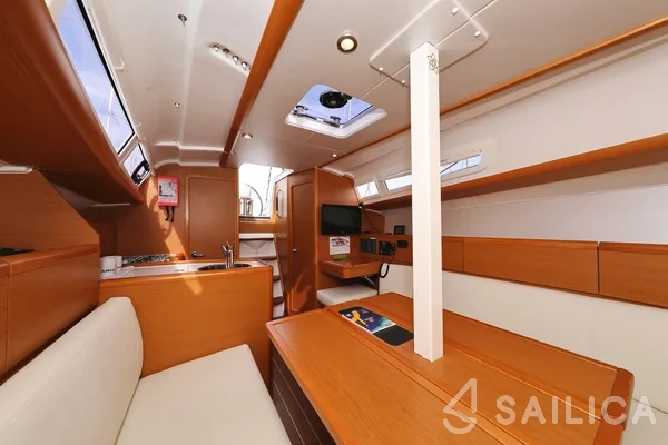 Sun Odyssey 33i - Yacht Charter Sailica