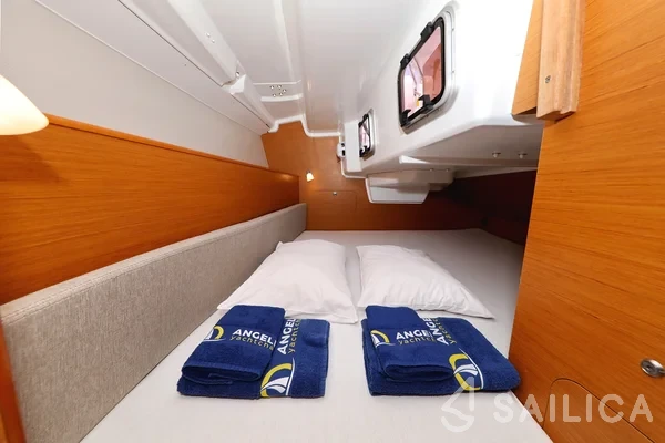 Sun Odyssey 33i - Yacht Charter Sailica