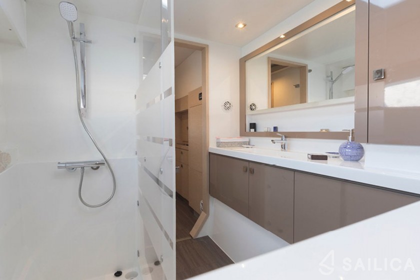 Elba 45 - Yacht Charter Sailica
