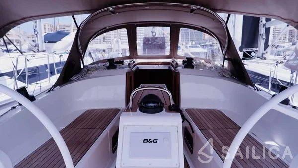 Bavaria 37 Cruiser - Yacht Charter Sailica