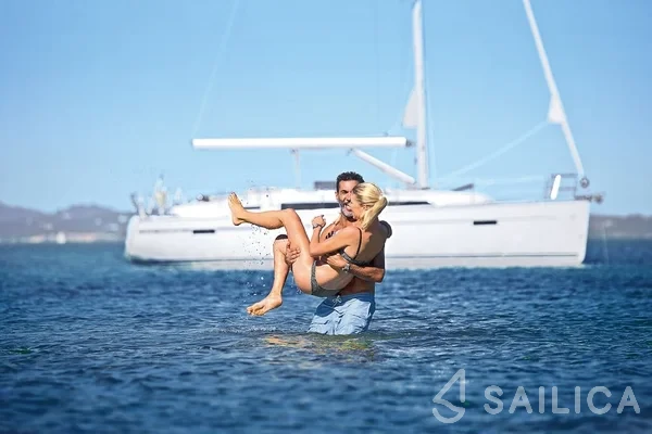 Bavaria 37 Cruiser - Yacht Charter Sailica