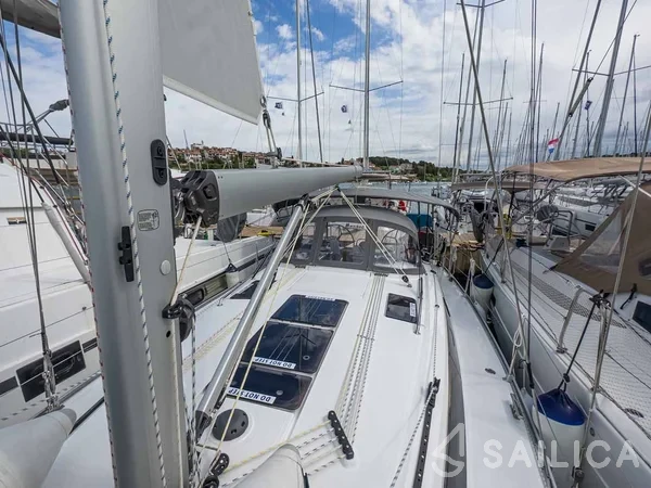 Bavaria 37 Cruiser - Yacht Charter Sailica