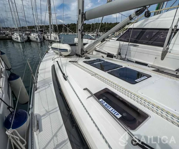 Bavaria 37 Cruiser - Yacht Charter Sailica