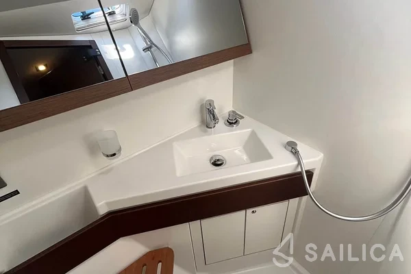 Oceanis 46.1 - Yacht Charter Sailica