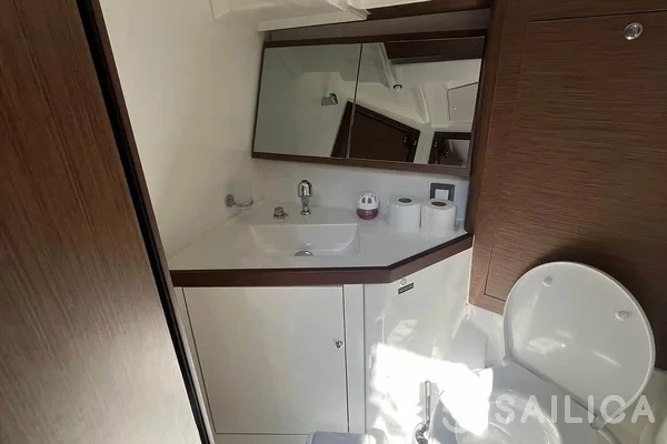 Oceanis 46.1 - Yacht Charter Sailica