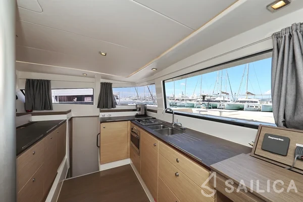 Bali 4.3 - Yacht Charter Sailica