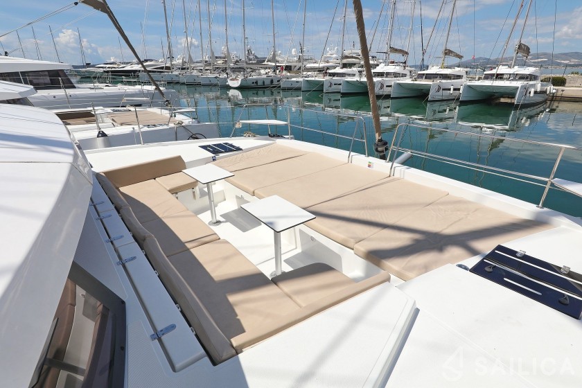 Bali 4.3 - Yacht Charter Sailica