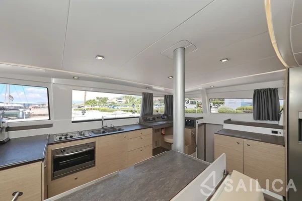 Bali 4.3 - Yacht Charter Sailica