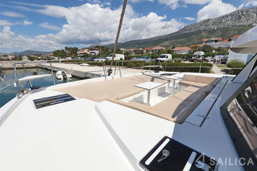 Bali 4.3 - Yacht Charter Sailica