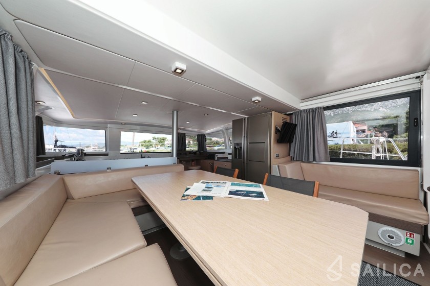 Bali 4.3 - Yacht Charter Sailica