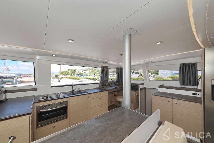 Bali 4.3 - Yacht Charter Sailica