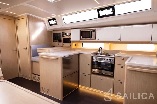 Bavaria 46 Cruiser - Yacht Charter Sailica