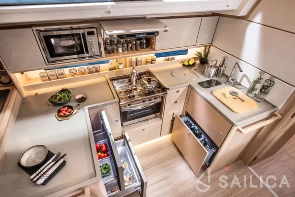 Bavaria 46 Cruiser - Yacht Charter Sailica