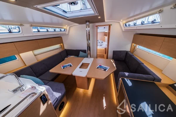Hanse 410 - Yacht Charter Sailica