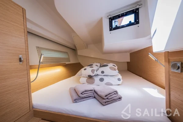Hanse 410 - Yacht Charter Sailica