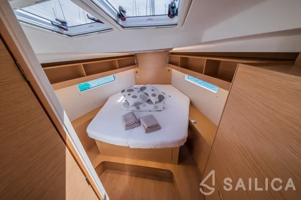 Hanse 410 - Yacht Charter Sailica