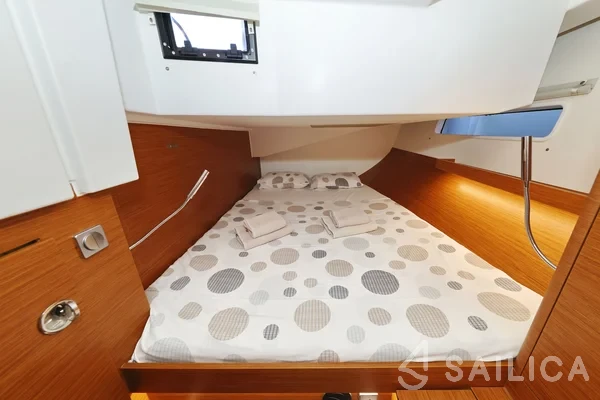 Hanse 410 - Yacht Charter Sailica