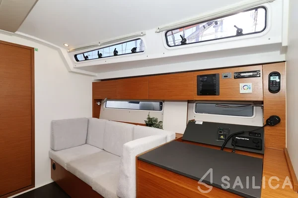 Hanse 410 - Yacht Charter Sailica