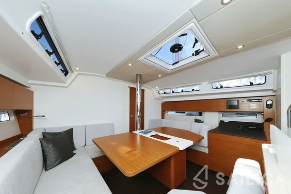 Hanse 410 - Yacht Charter Sailica