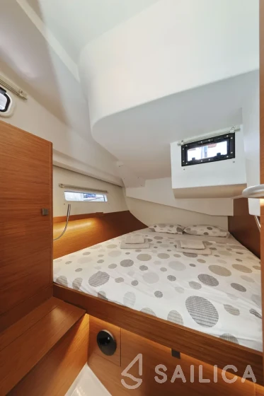 Hanse 410 - Yacht Charter Sailica