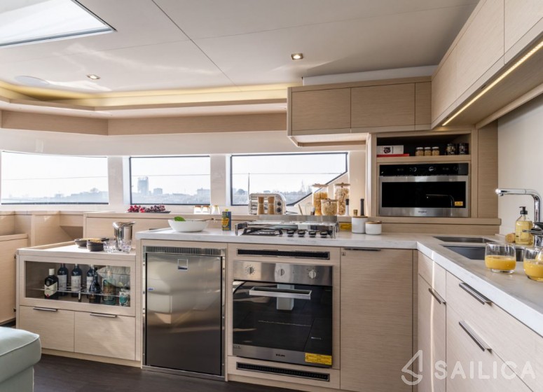 Lagoon 55 - Yacht Charter Sailica