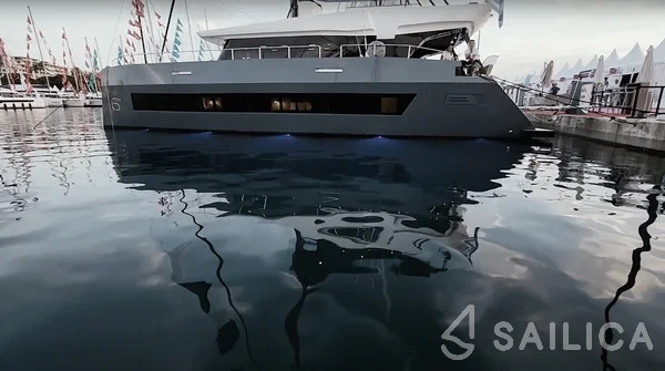 Moon Yacht 60 - Yacht Charter Sailica